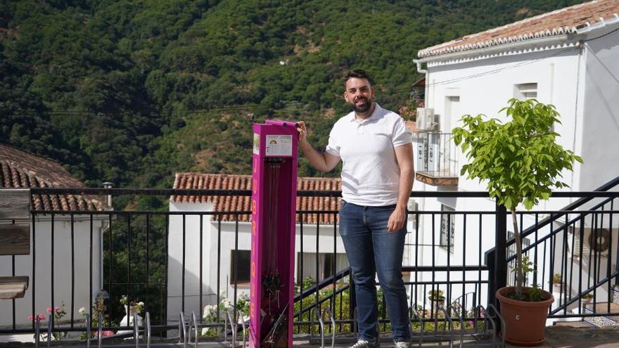 Jubrique instala una estación de reparación de bicicletas