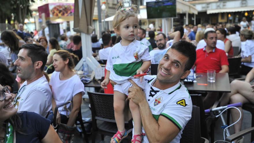 Elche se echa a la calle para celebrar el ascenso