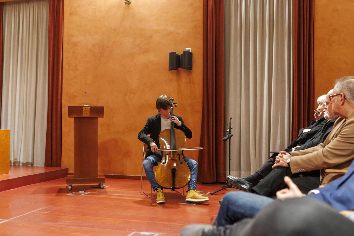 Aniol Cirera ha posat el punt i final amb música