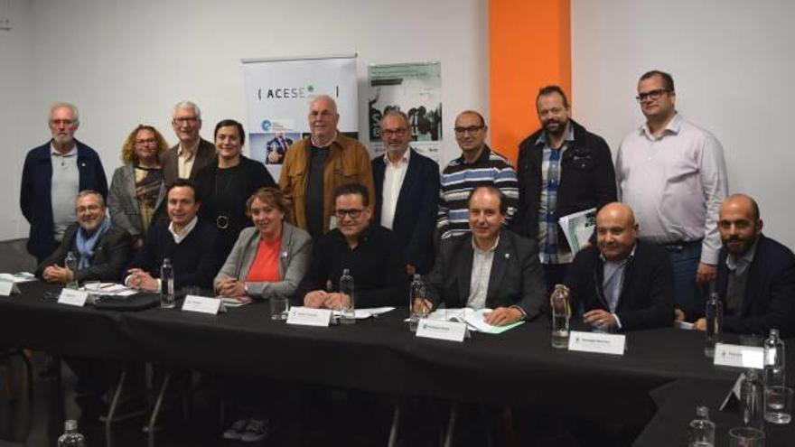 Todos los asistentes a la mesa redonda que llevaba por nombre «Sedavi es mou».