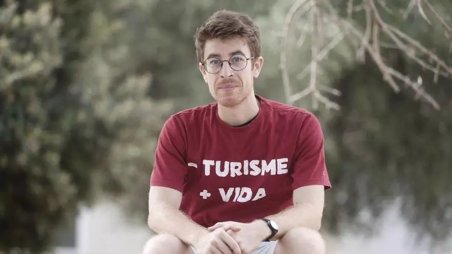 VÍDEO | Pere Joan Femenia, portavoz de Menys Turisme, Més Vida: «Querían meter miedo con la detención de las dos activistas antiturismo y han conseguido el efecto contrario»