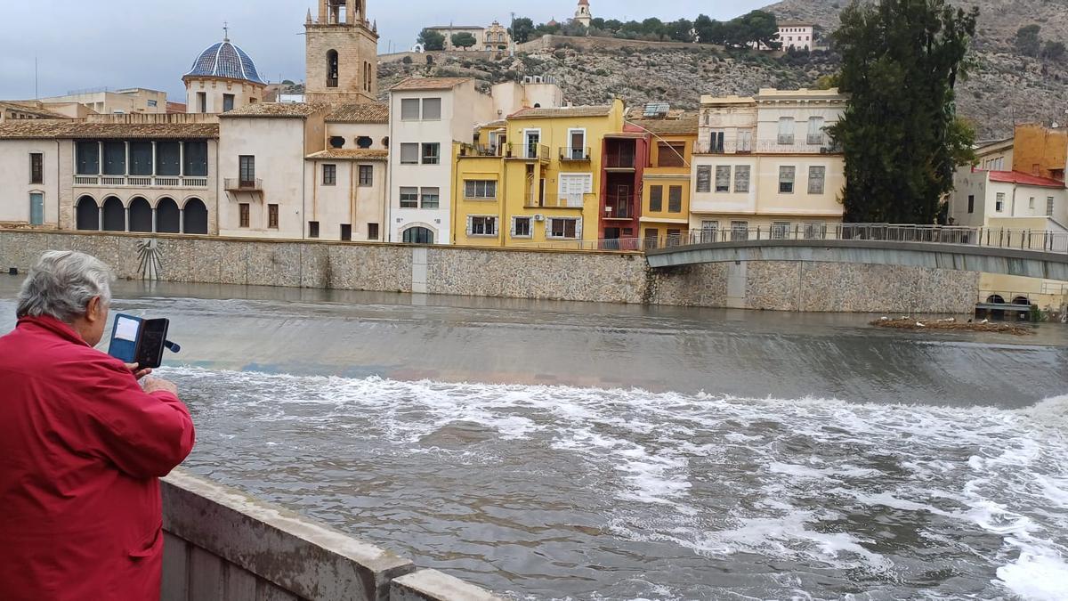 Crecida del río Segura a su paso por Orihuela tras las lluvias torrenciales en la Región de Murcia
