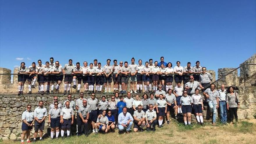 Medio centenar de jóvenes pasan la noche en el castillo