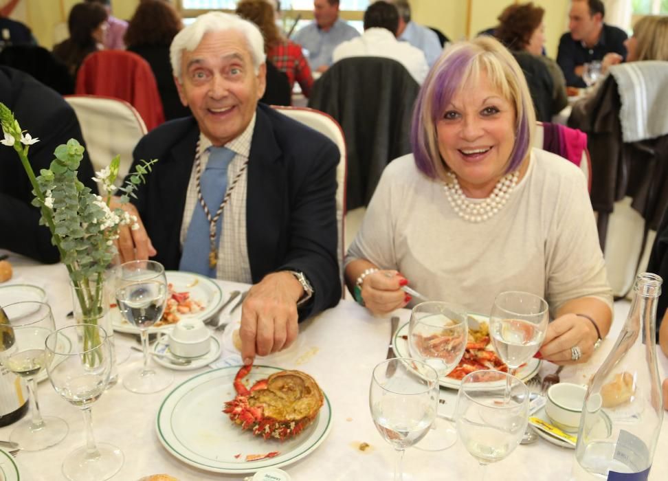 Integrantes de una treintena de cofradías gastronómicas acuden a la cita anual