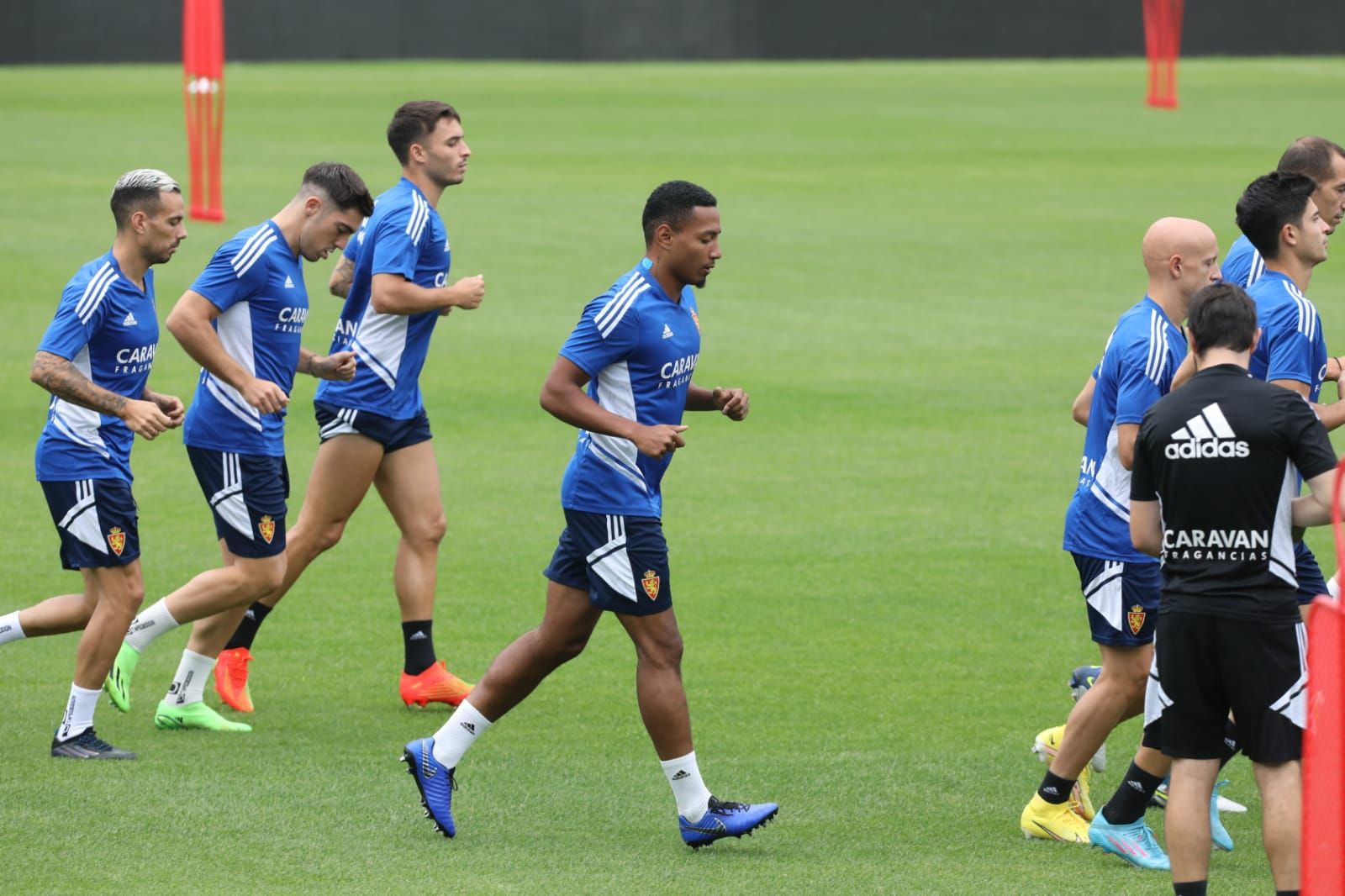 En imágenes | Entrenamiento del Real Zaragoza en La Romareda (08/09/2022)