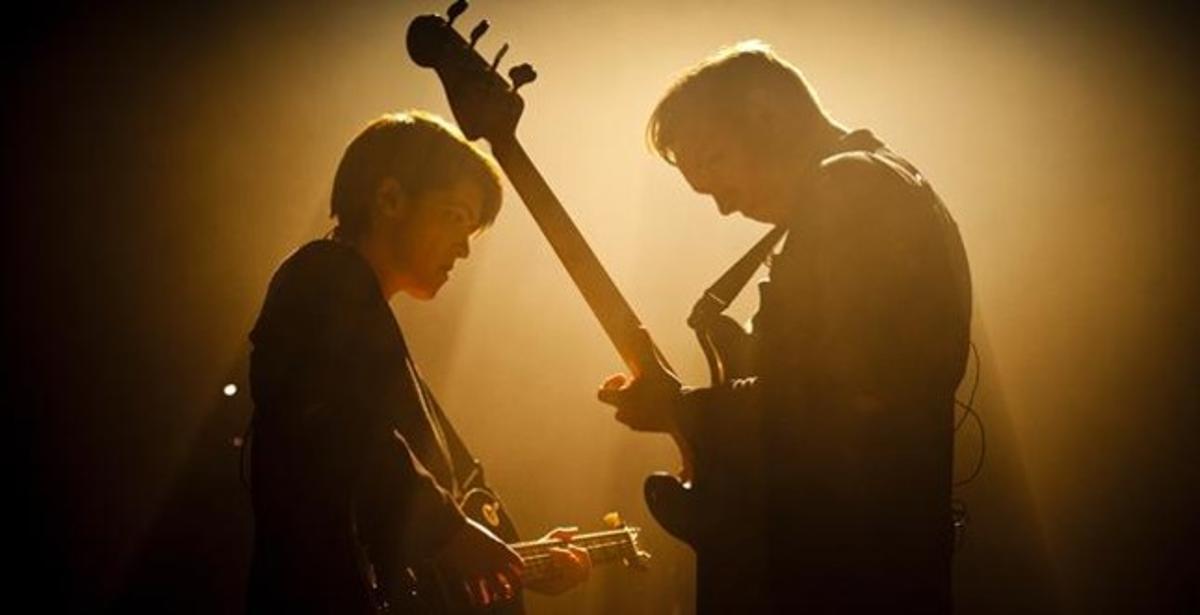 Romy Madley Croft i Oliven Slim, durant la seva actuació dijous a la nit al Poble Espanyol.