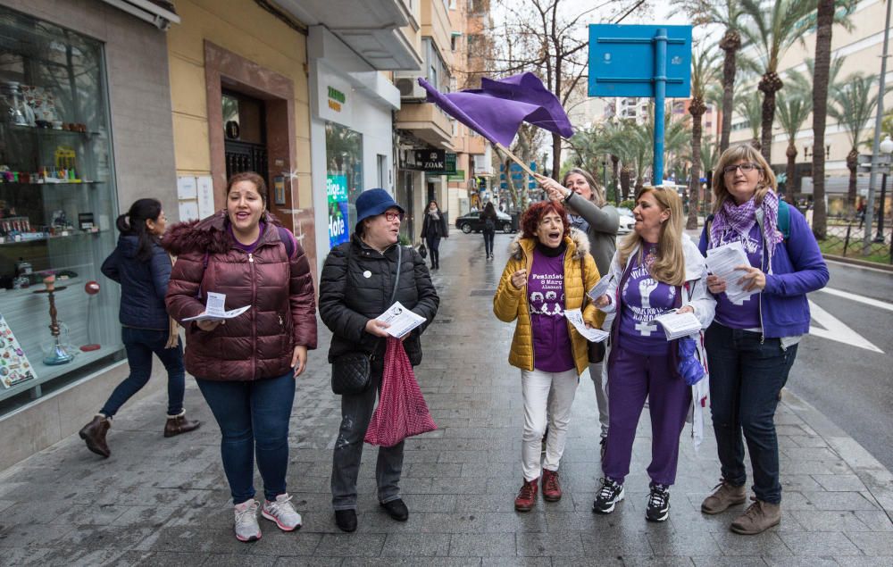 Piquete en el centro de Alicante por la huelga feminista