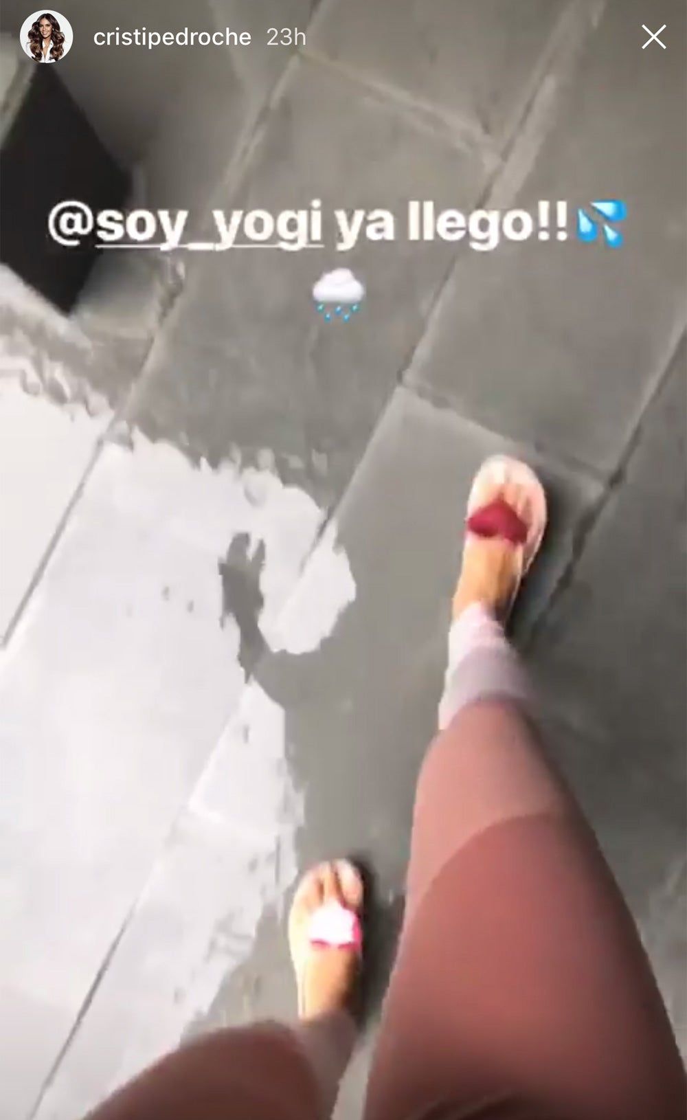 Cristina Pedroche con sandalias y lluvia