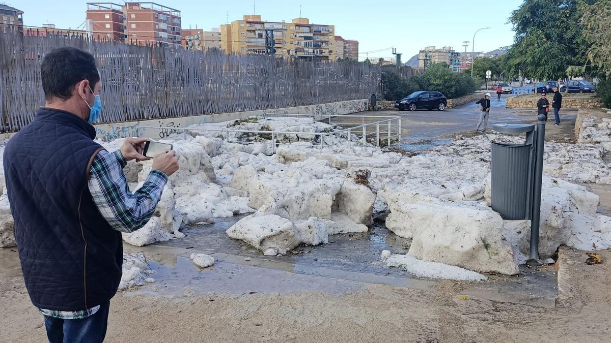 Las imágenes de la granizada que ha caído esta mañana en Alicante