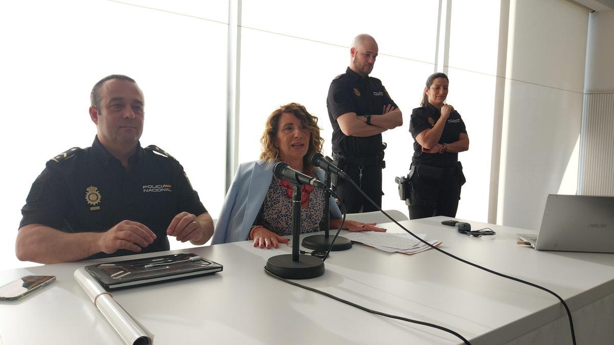 La concejala de Participación Ciudadana, Ana Penella, se dirige a los presentes.