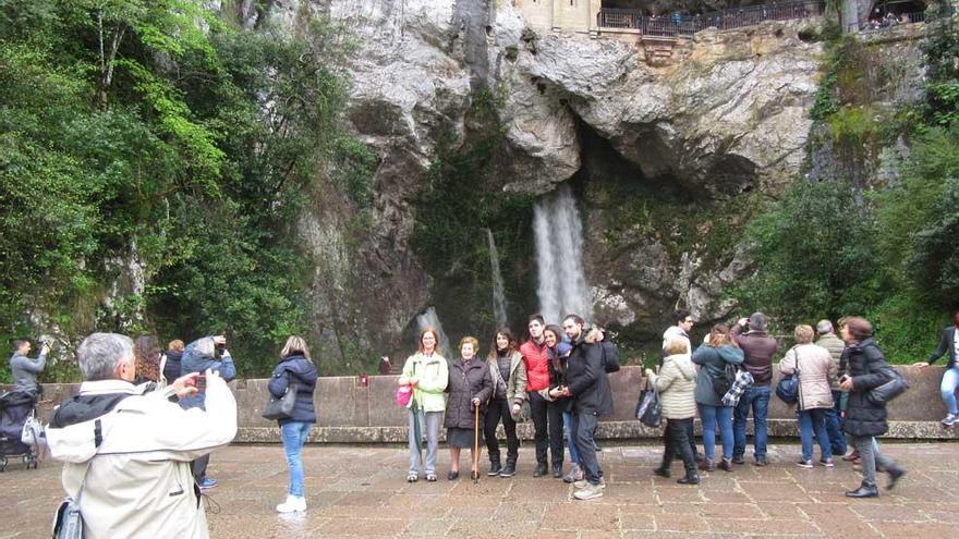 Covadonga, hoy, Viernes Santo: gente, sí; pero sin tumultos