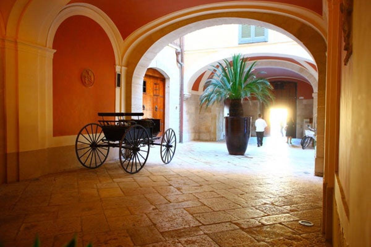 Patio interior de una de las casas de Trani. Patio interior de una de las casas de Trani.