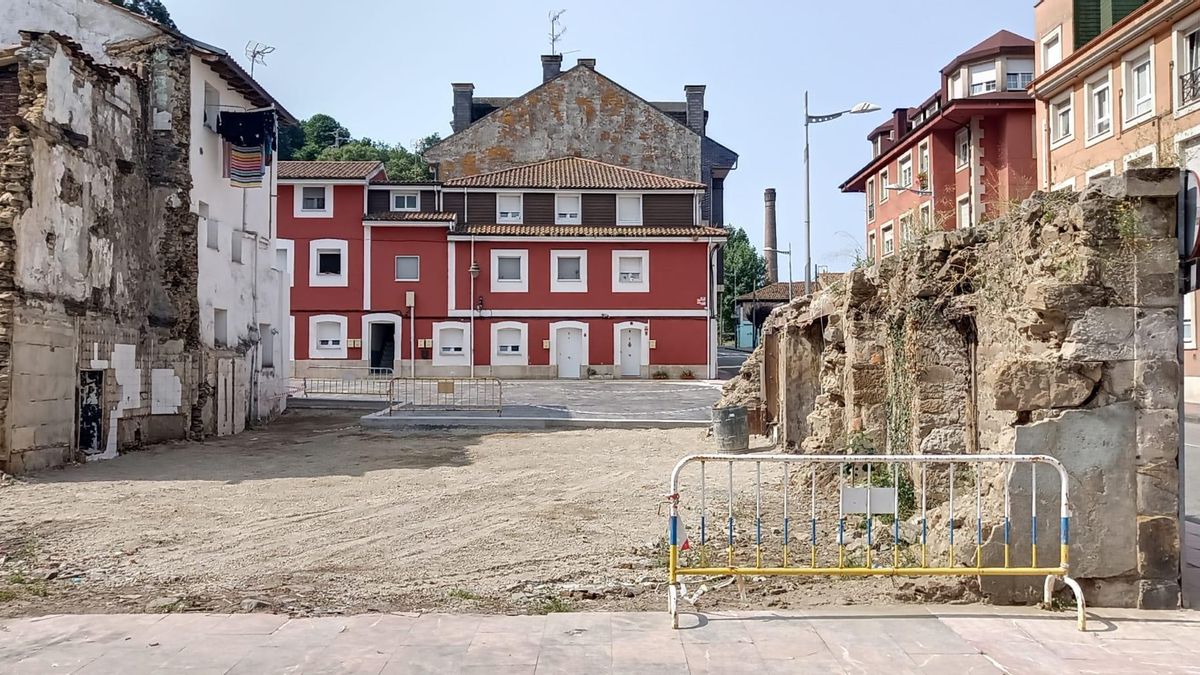 El solar que ha dejado uno de los últmos derrinos en La Villa