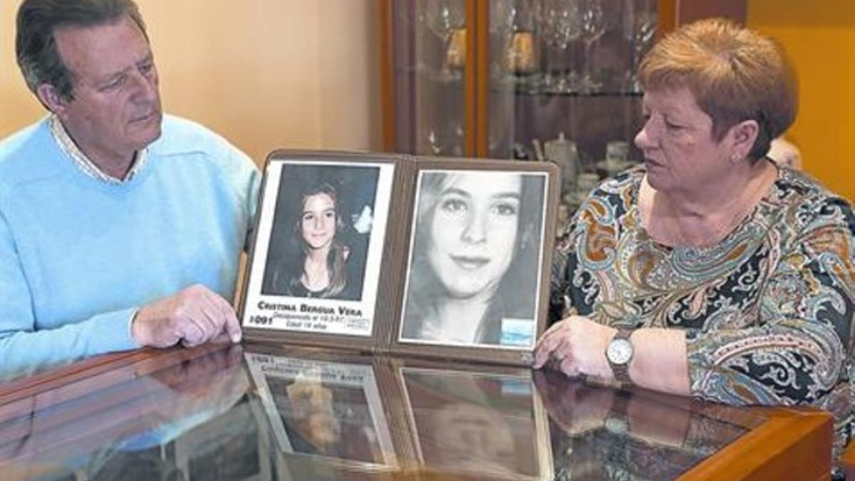 Los padres de Cristina Bergua, el jueves pasado en su casa de Cornellà.