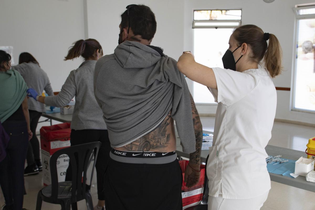 Hipra busca voluntarios para probar su vacuna contra el covid.