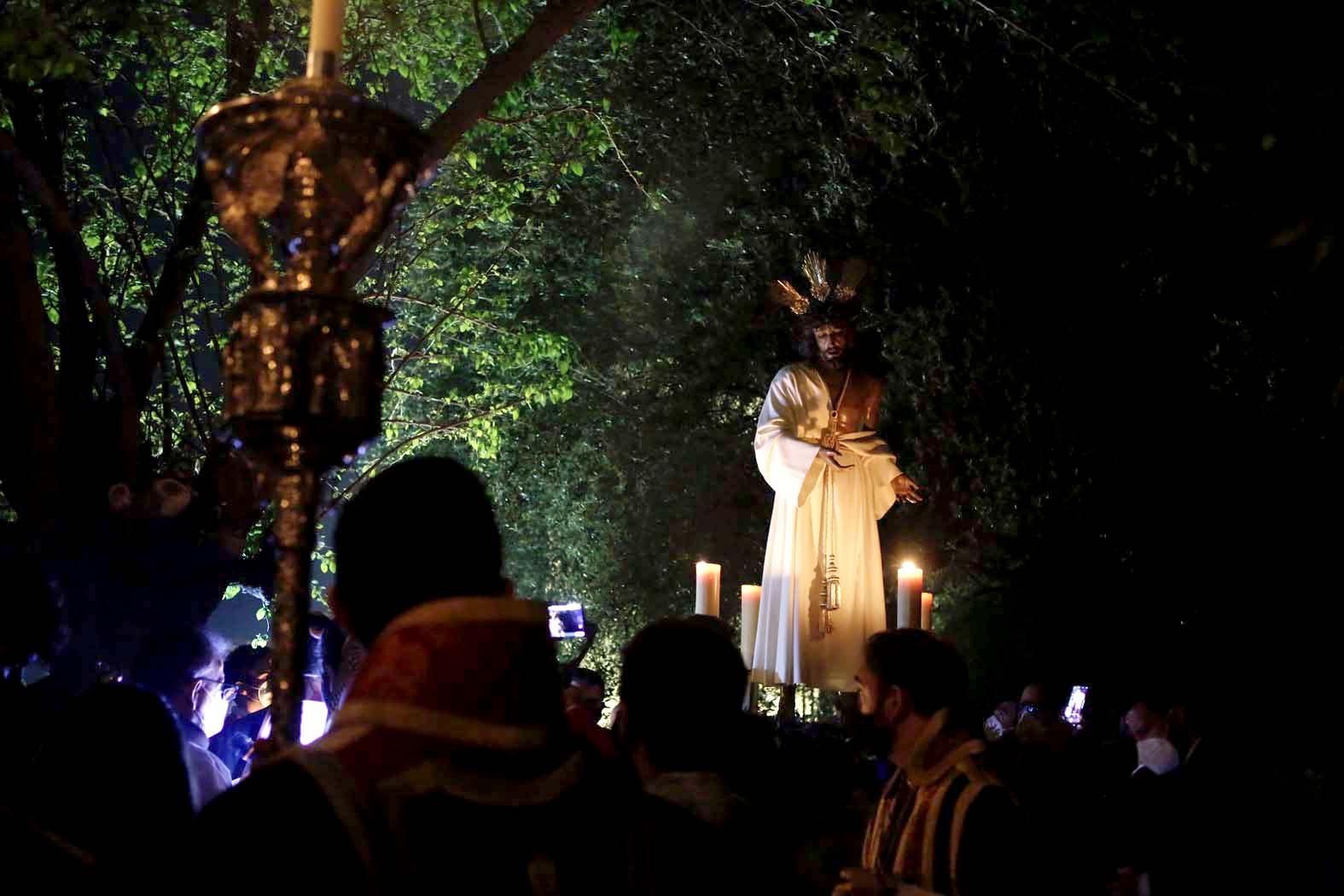 Vía Crucis de Nuestro Padre Jesús de la Humildad y Paciencia por el patio interior del Convento de Capuchinos.