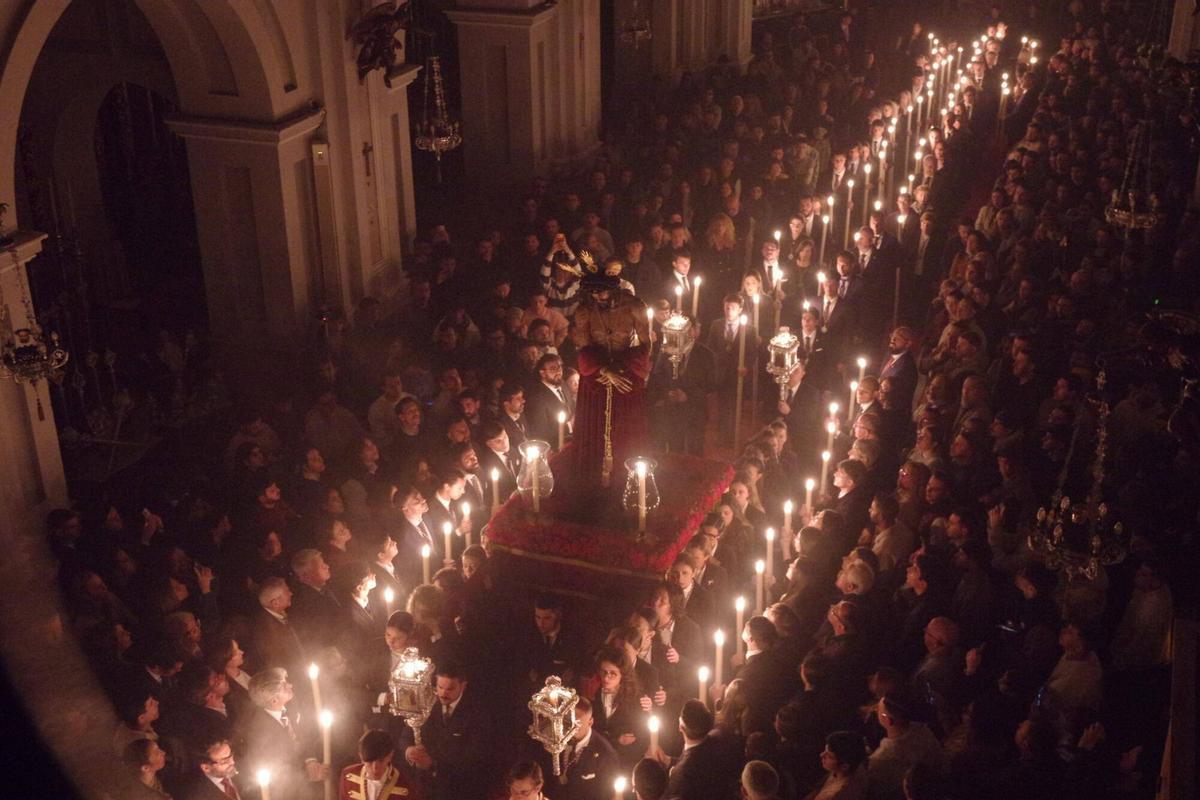 Traslado claustral del Cristo de la Humildad en la Victoria el Lunes de Pasión de 2026