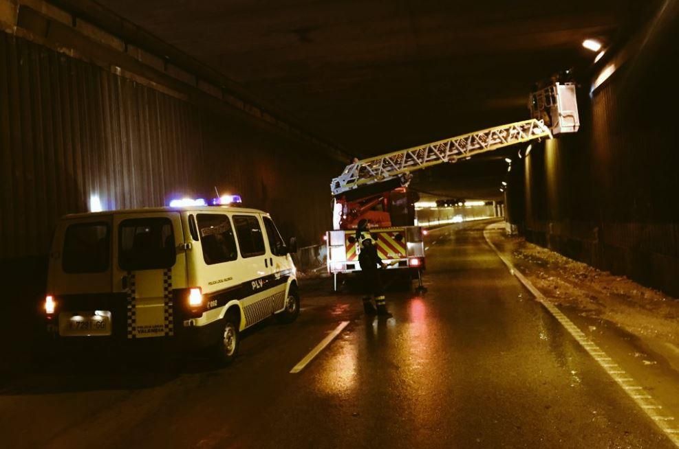 El túnel del Saler, cortado por caída de cascotes