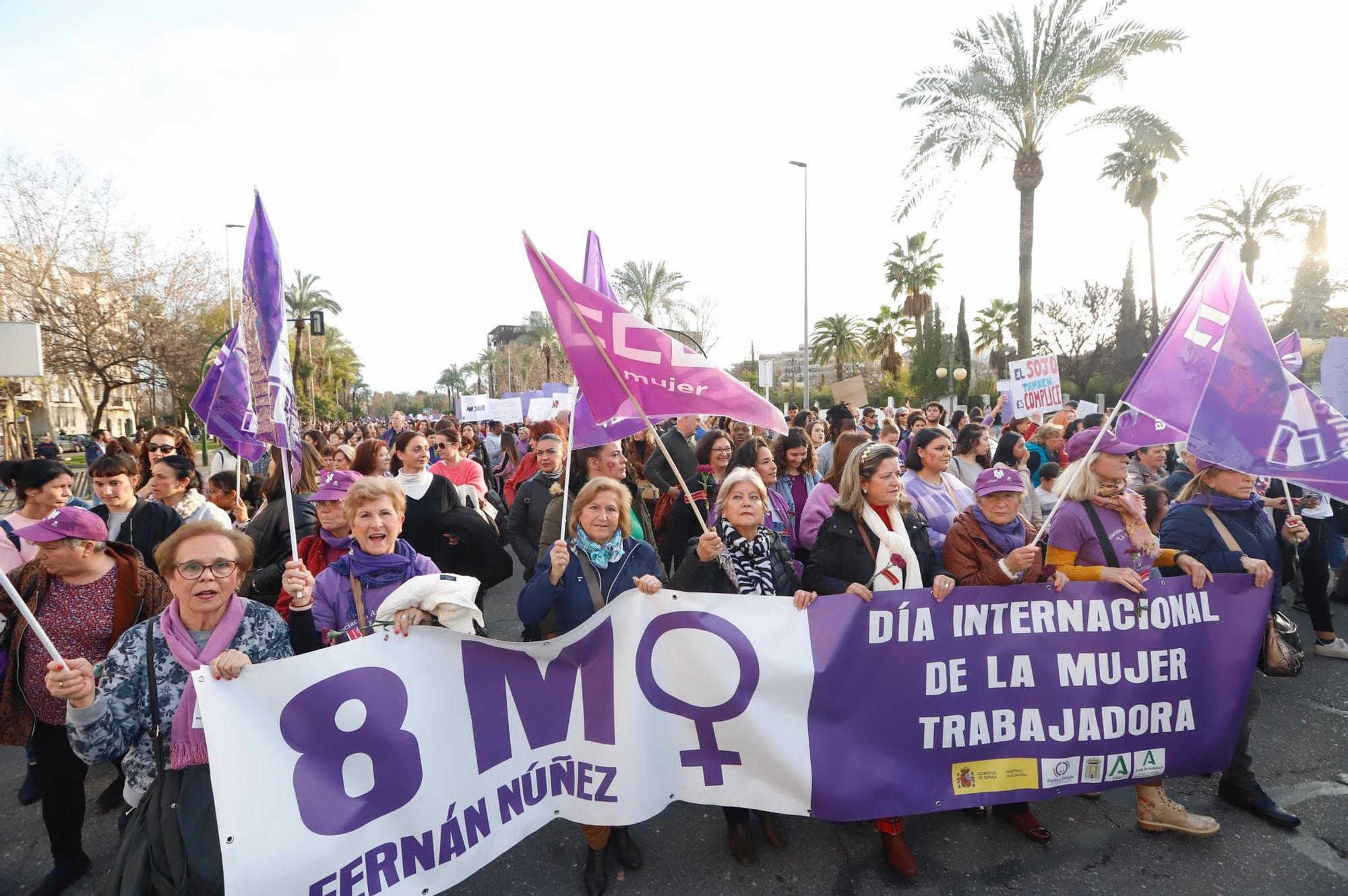 La manifestación del 8M recorre las calles de Córdoba