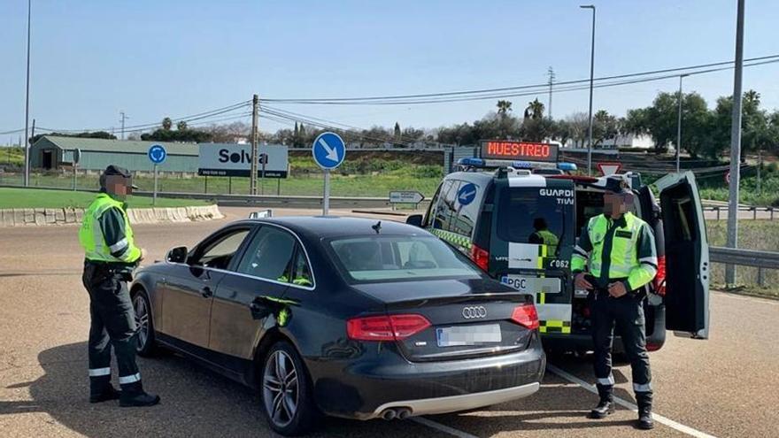 Más de 40 conductores dan positivo en los controles de la Guardia Civil en el Carnaval de Badajoz