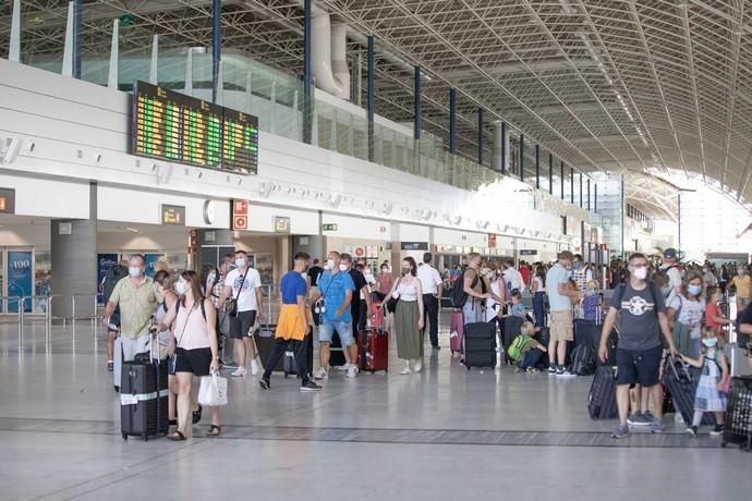 Llegada de un vuelo de TUI a Fuerteventura