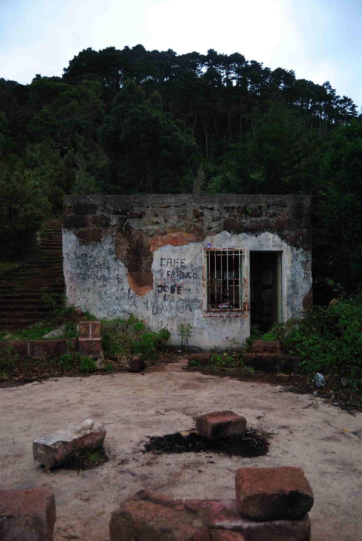 Casa abandonada conocida como 'Casa Fuset' o 'Casa de Franco'
