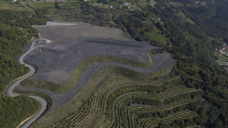 Hunosa instalará en la escombrera de Pumardongo una de las mayores plantas solares de Asturias