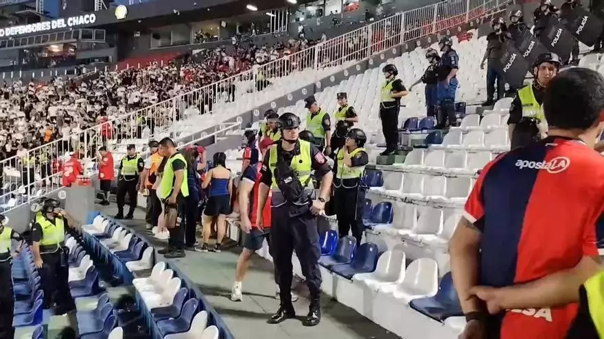 Suspenden por incidentes en gradas el superclásico entre Olimpia y Cerro Porteño