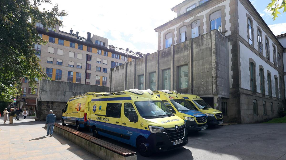 Ambulancias del 061 ante el Hospital Provincial