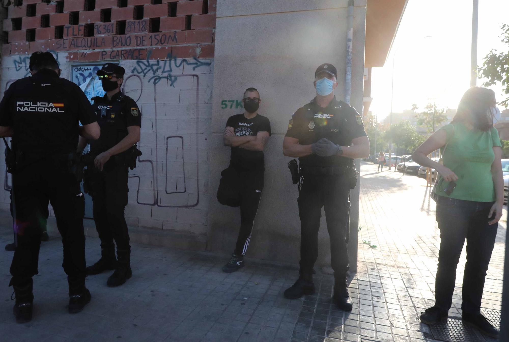 Protesta de los vecinos de Benimaclet contra el vallado de solares ocupados