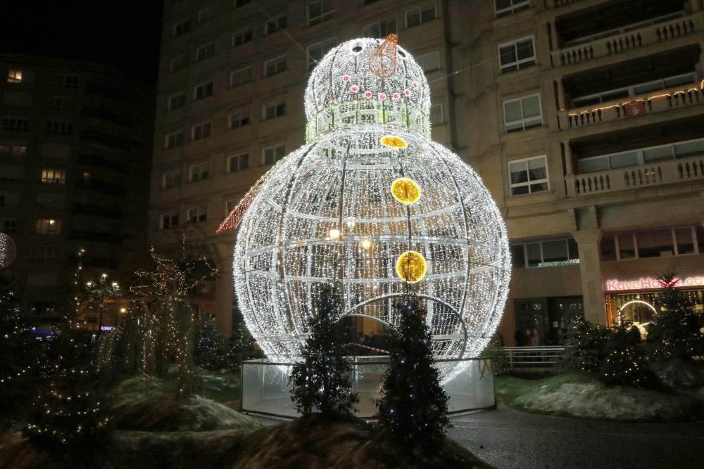 Ya es Navidad en Vigo: 10 milllones de luces para marcar una historia. // A. Villar | J. Lores | J. Álvarez | C. Delgado | M. Romero