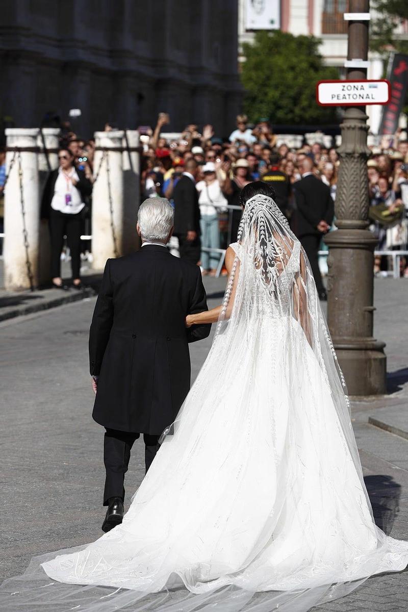 Detalle del vestido de novia de Pilar Rubio por detrás