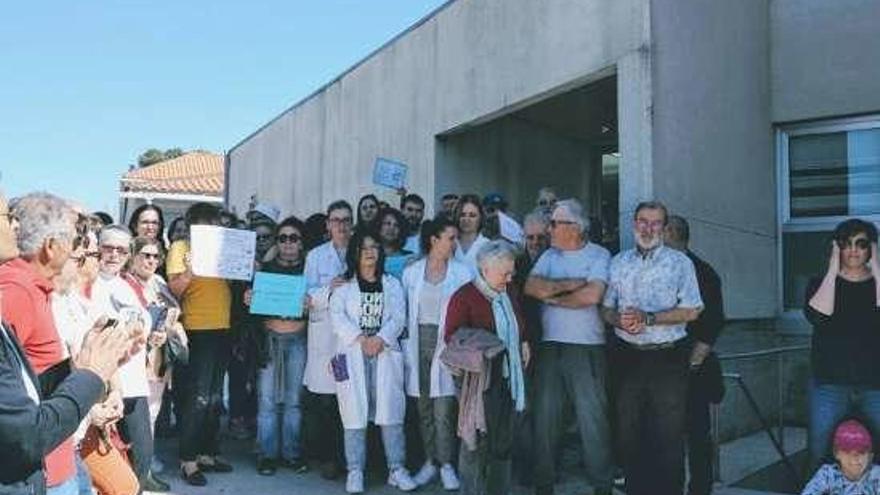 Participantes en la concentración. // FdV