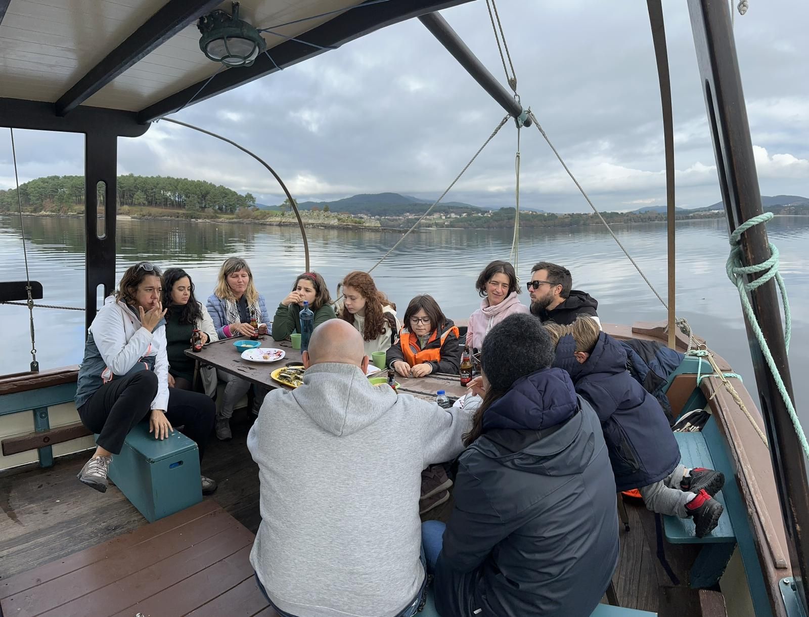 Asistentes a las actividades a bordo del "Chasula".