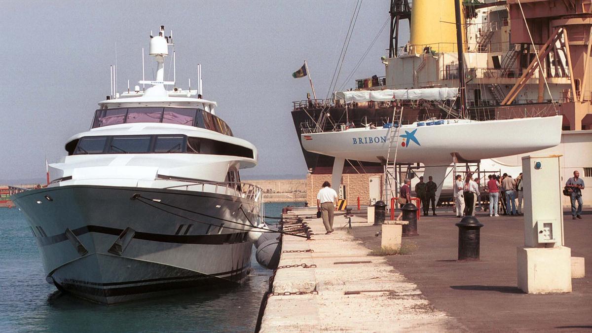 El nuevo yate &quot;Fortuna&quot;(junto al &quot;Bribon&quot;) realizado por la Empresa Nacional Bazan