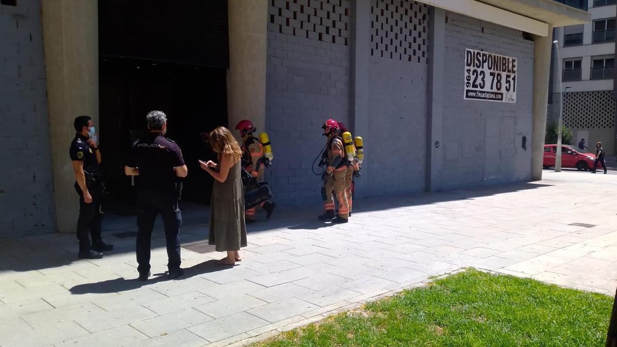 Incendio en un edificio situado junto a El Corte Inglés de Castelló