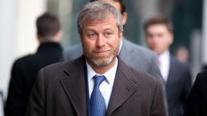 El Govern britànic congela els actius d’Abramovich