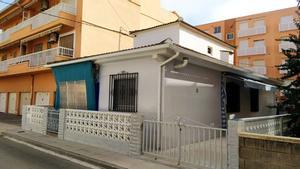 Un home mata la seva dona a València després d’empènyer-la al seu domicili