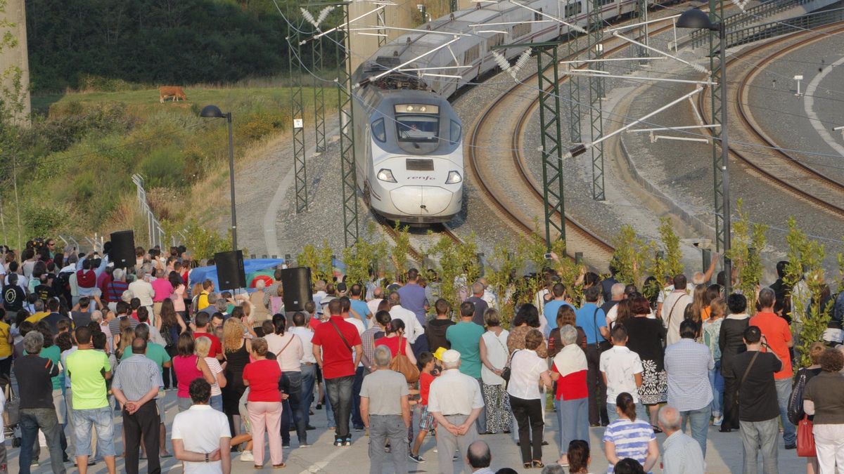 Homenaje a las víctimas del Alvia, un año después del siniestro, en Angrois, hace ahora diez años.