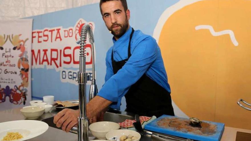 Álvaro Fuentes, chef del restaurante grovense Meloxeira, en Porto Meloxo. // Muñiz