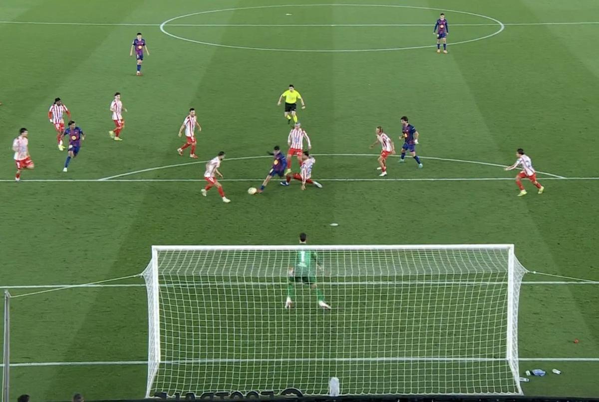 La acción sobre Pedri que el colegiado señaló como penalti