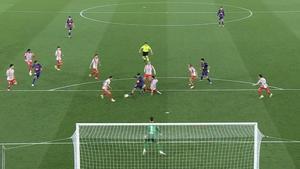 La acción sobre Pedri que el colegiado señaló como penalti