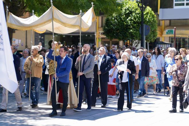 Deza y Tabeirós se alfombran de fe y flores por el Corpus