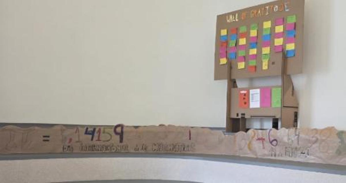 El mural realizado por los alumnos del centro.