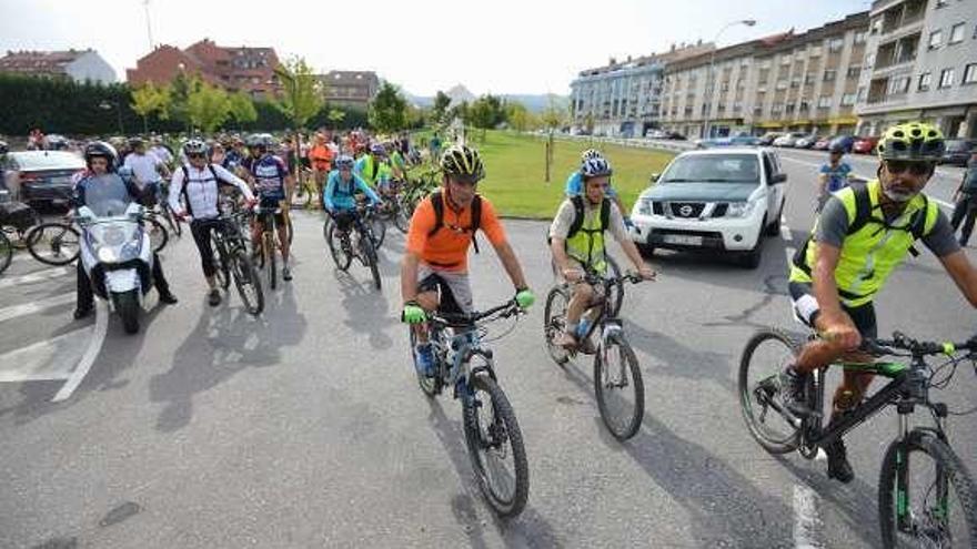 Participantes en una salida organizada por Pedaladas. // Gustavo Santos