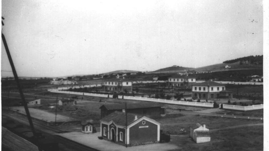 La estación de tren fue barrida por las máquinas.