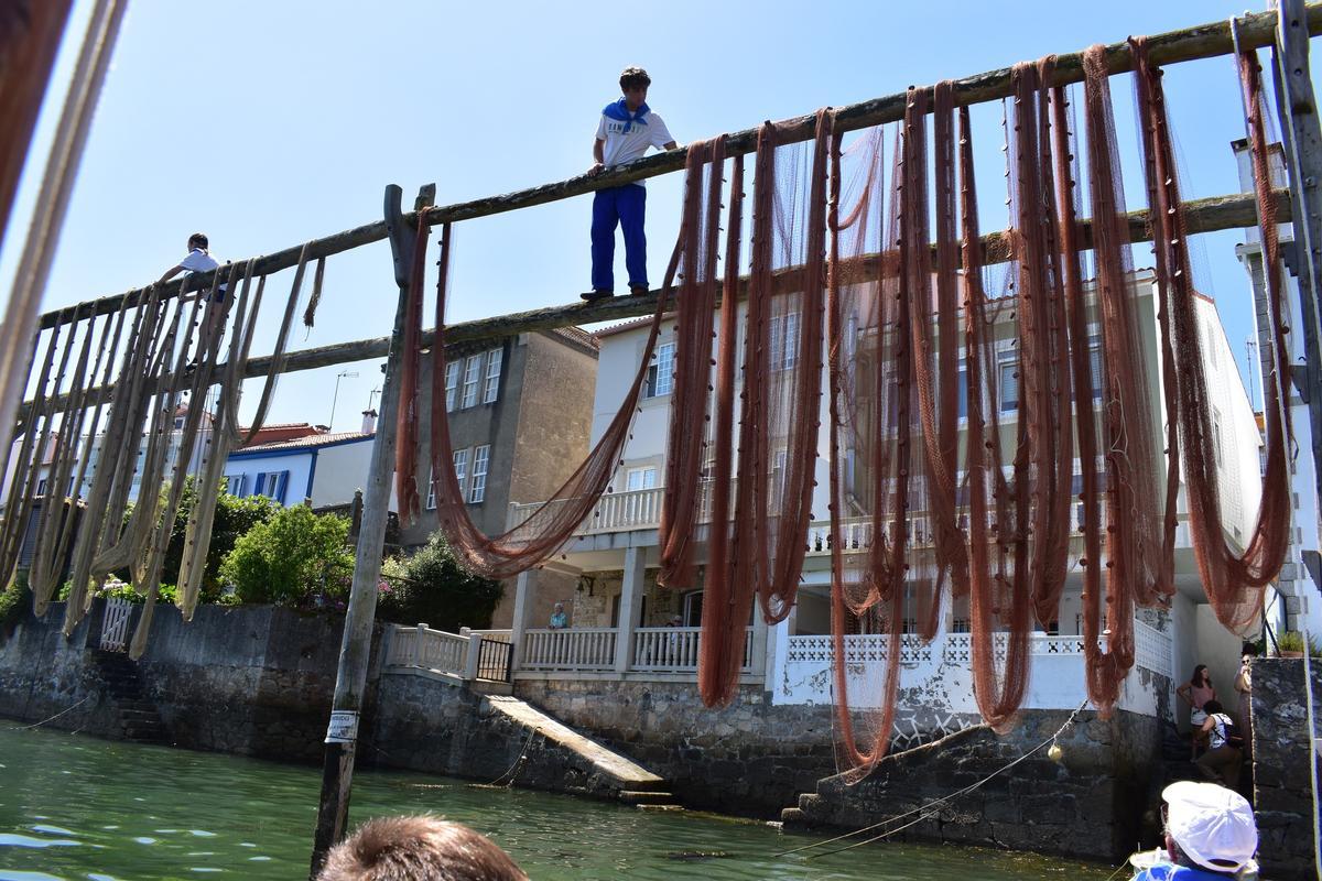 Festa da Cabria, en Redes. Las cabrias son estruturas de madera que presiden la playa de Area Morta en esta localidad de Ares