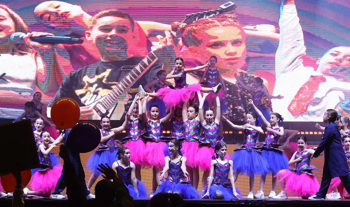 El Festival Intercentros 2026 llenó de colorido y solidaridad el Coliseum