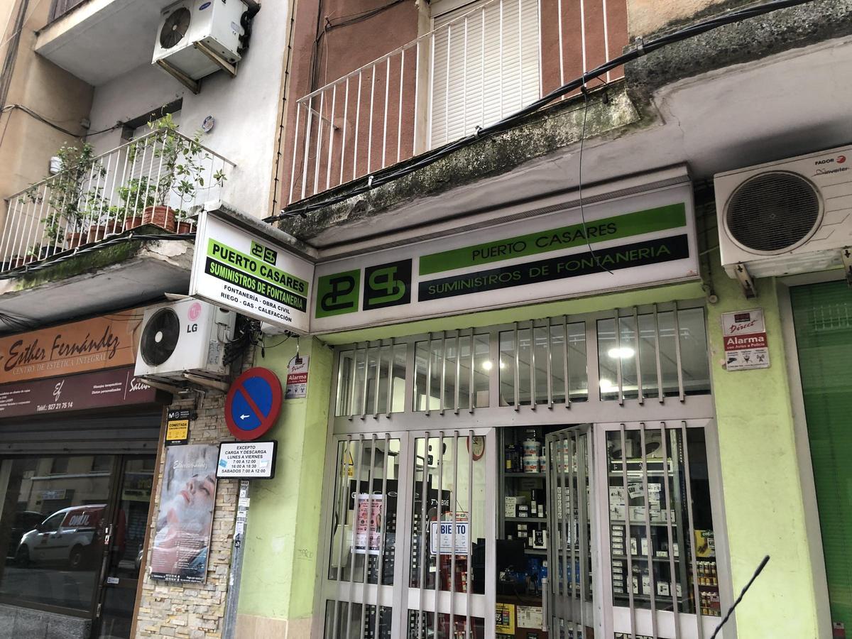 Fotogalería | La calle Salamanca, de Pinturas Mayo al Tambo