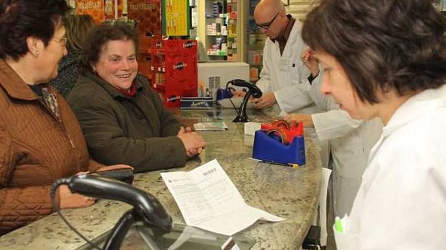 Imagen de una de las farmacias de Banyeres que cuenta ya con la receta electrónica.